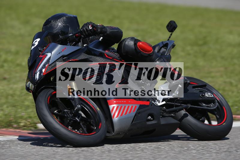 /Archiv-2024/29 12.06.2024 MOTO.CH Track Day ADR/Gruppe gelb/33